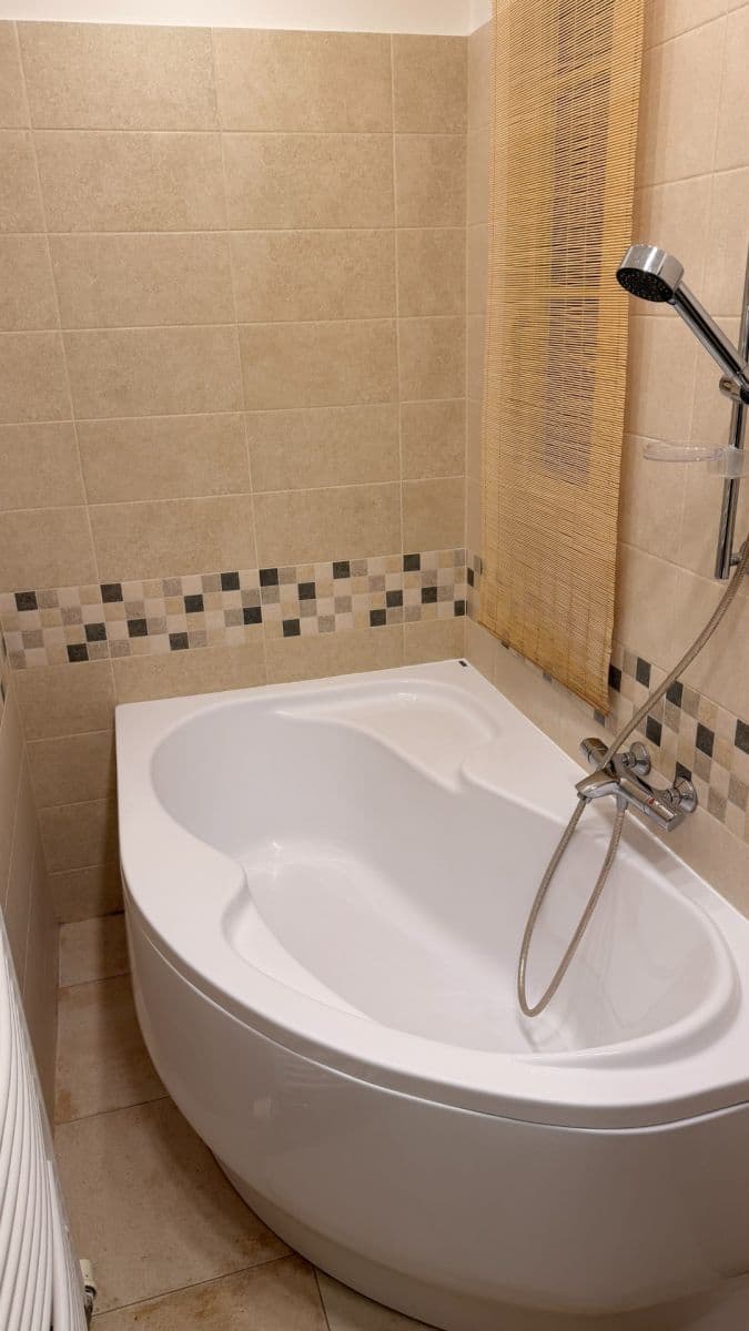 Prenájom bytu 2-izbový 70 m², Haškova, Praha, Praha Prenájom bytu 2-izbový 70 m², Haškova, Praha, Praha