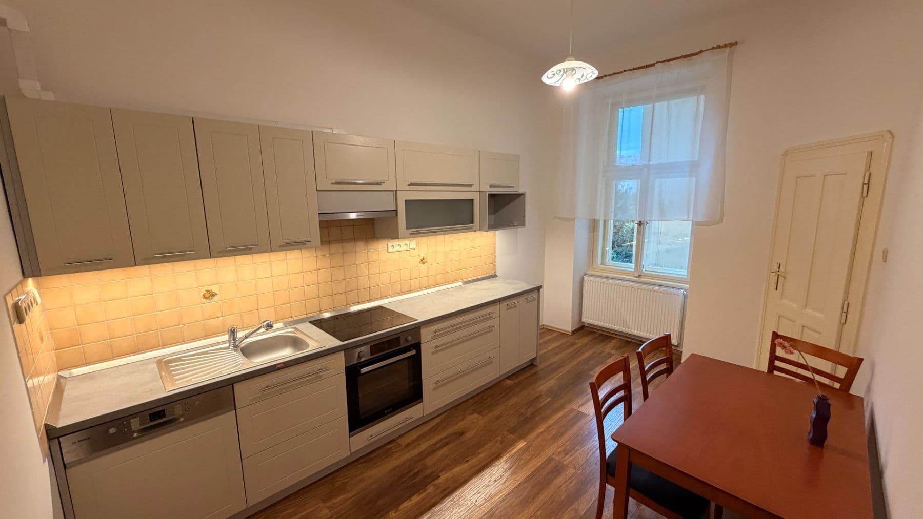 Prenájom bytu 2-izbový 70 m², Haškova, Praha, Praha Prenájom bytu 2-izbový 70 m², Haškova, Praha, Praha