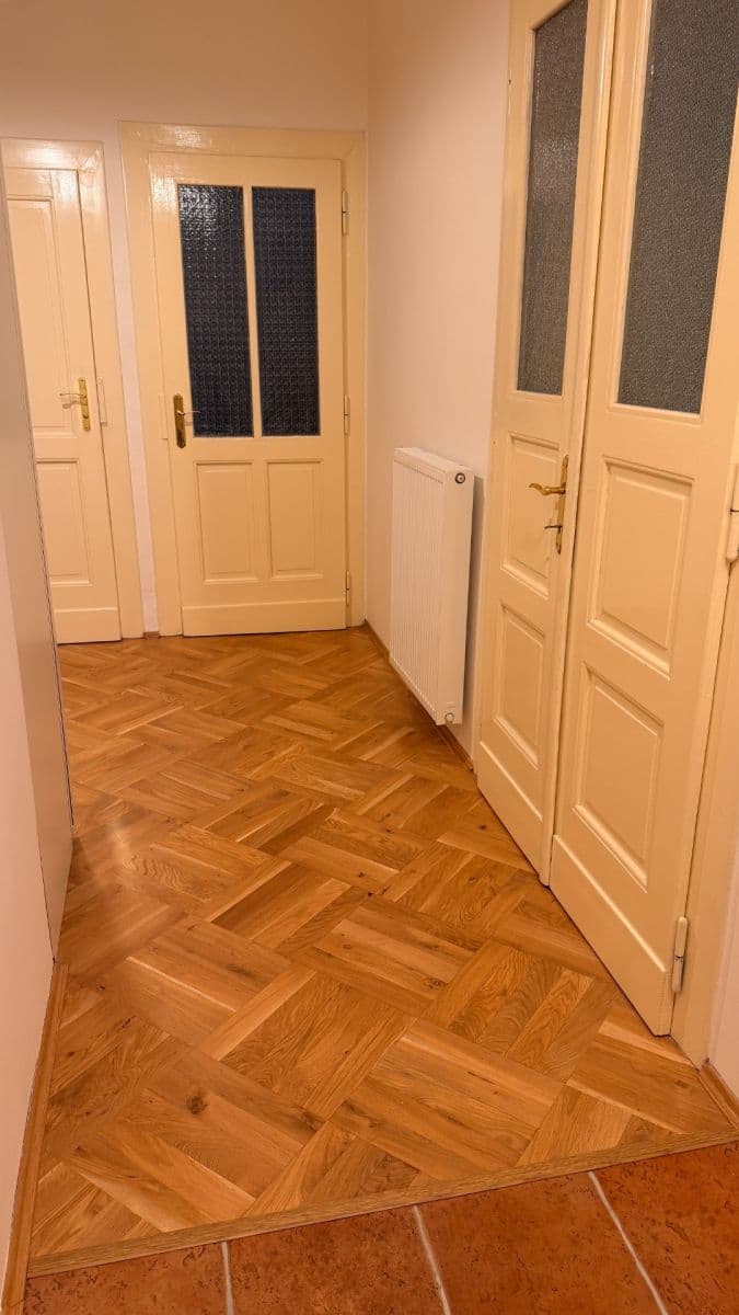Prenájom bytu 2-izbový 70 m², Haškova, Praha, Praha Prenájom bytu 2-izbový 70 m², Haškova, Praha, Praha
