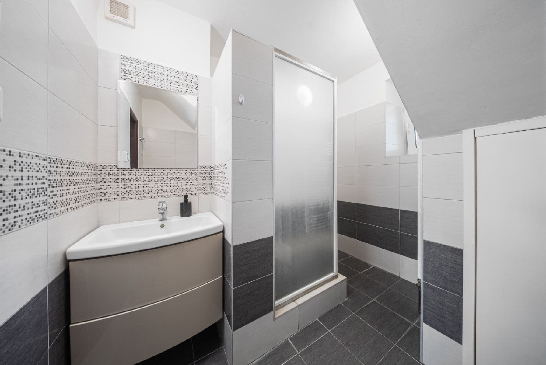 Predaj domu 355 m², pozemok 654 m², Tábor, Jihočeský kraj Predaj domu 355 m², pozemok 654 m², Tábor, Jihočeský kraj