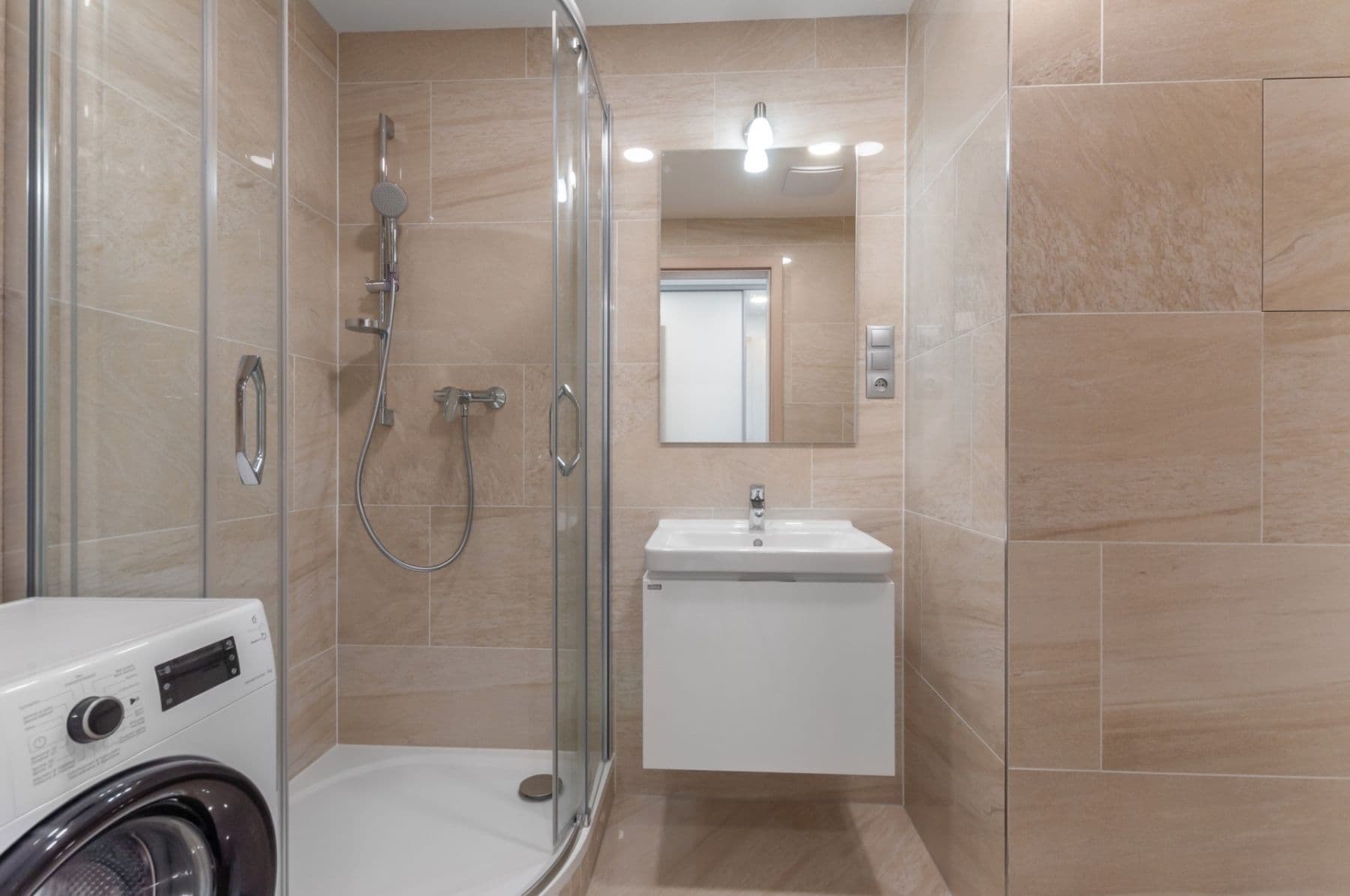 Prenájom bytu 1-izbový 28 m², Bassova, Praha, Praha Prenájom bytu 1-izbový 28 m², Bassova, Praha, Praha