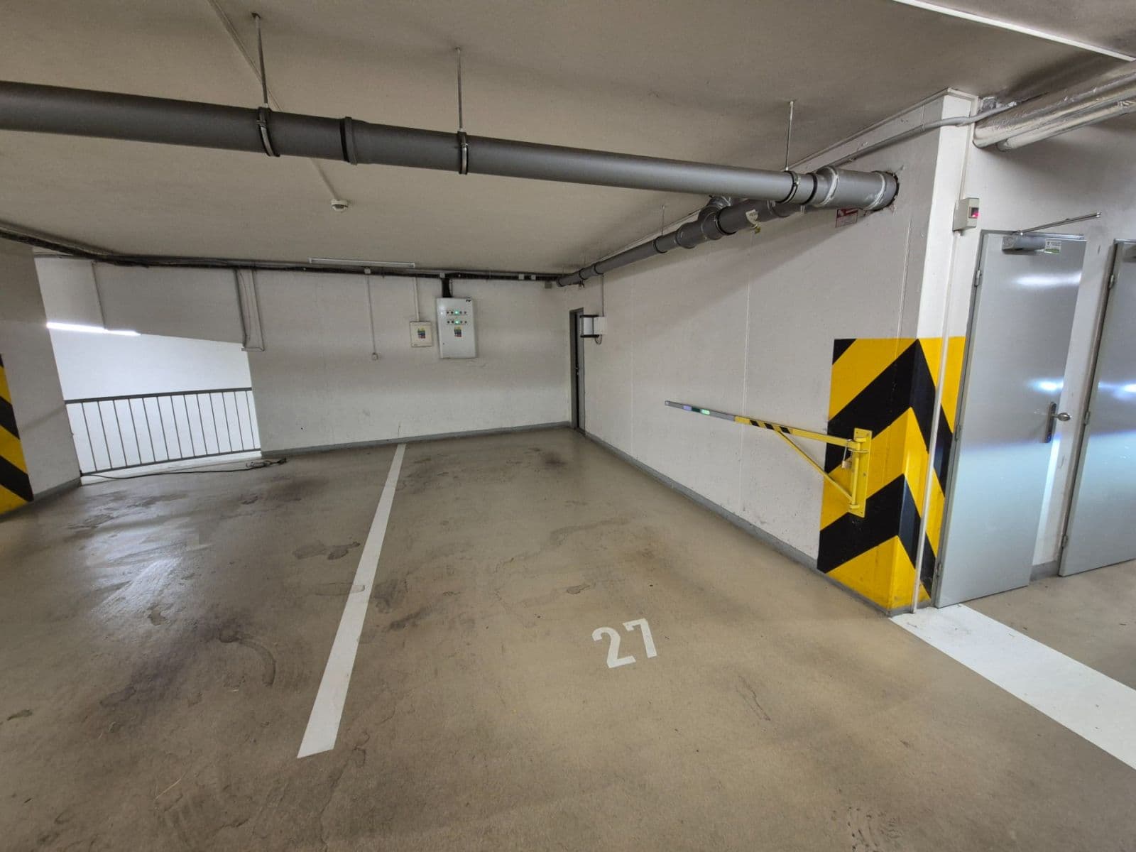 Prenájom garáže 26 m², Drahobejlova, Praha, Praha Prenájom garáže 26 m², Drahobejlova, Praha, Praha