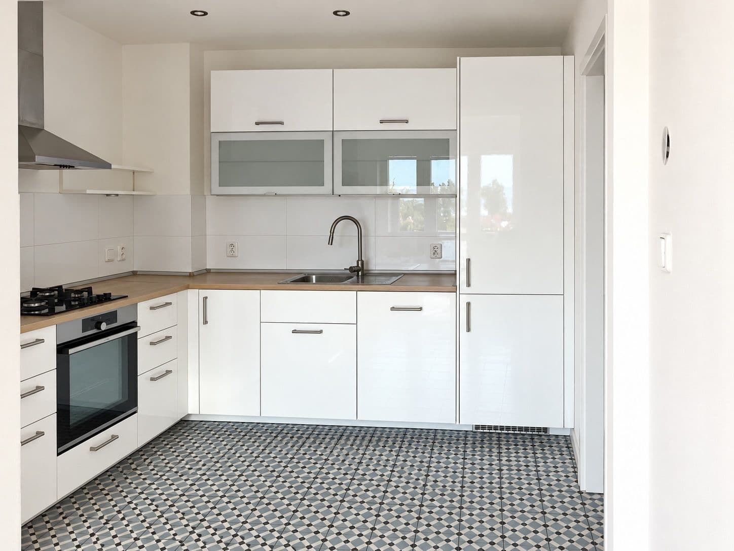 Prenájom bytu 3-izbový 70 m², Zdaru, Praha, Praha Prenájom bytu 3-izbový 70 m², Zdaru, Praha, Praha