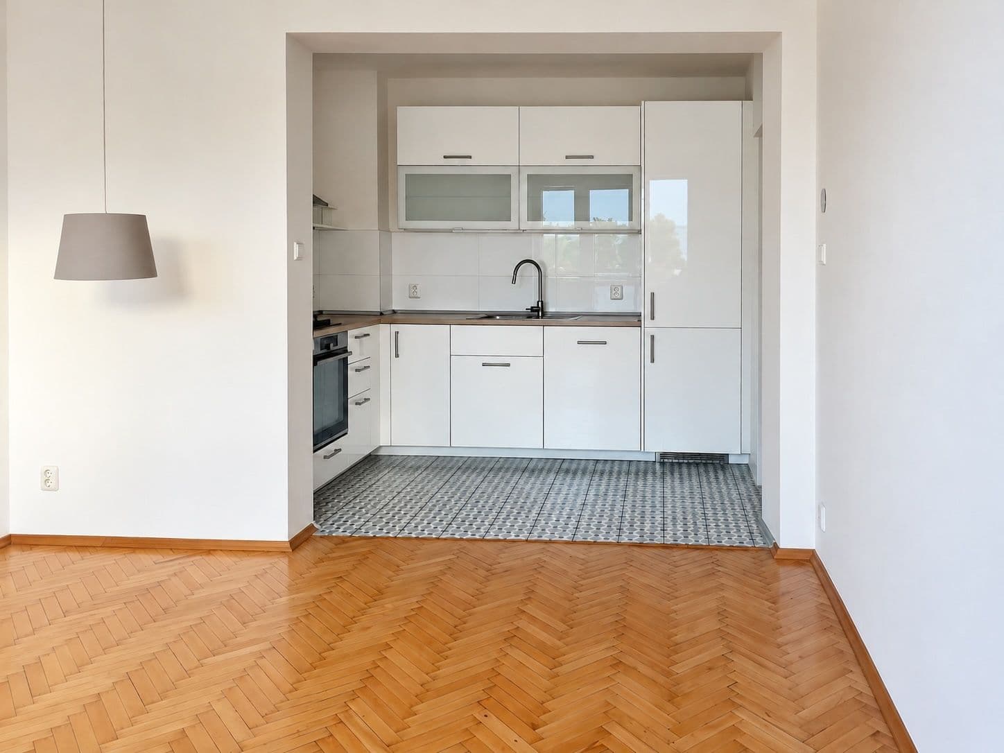 Prenájom bytu 3-izbový 70 m², Zdaru, Praha, Praha Prenájom bytu 3-izbový 70 m², Zdaru, Praha, Praha