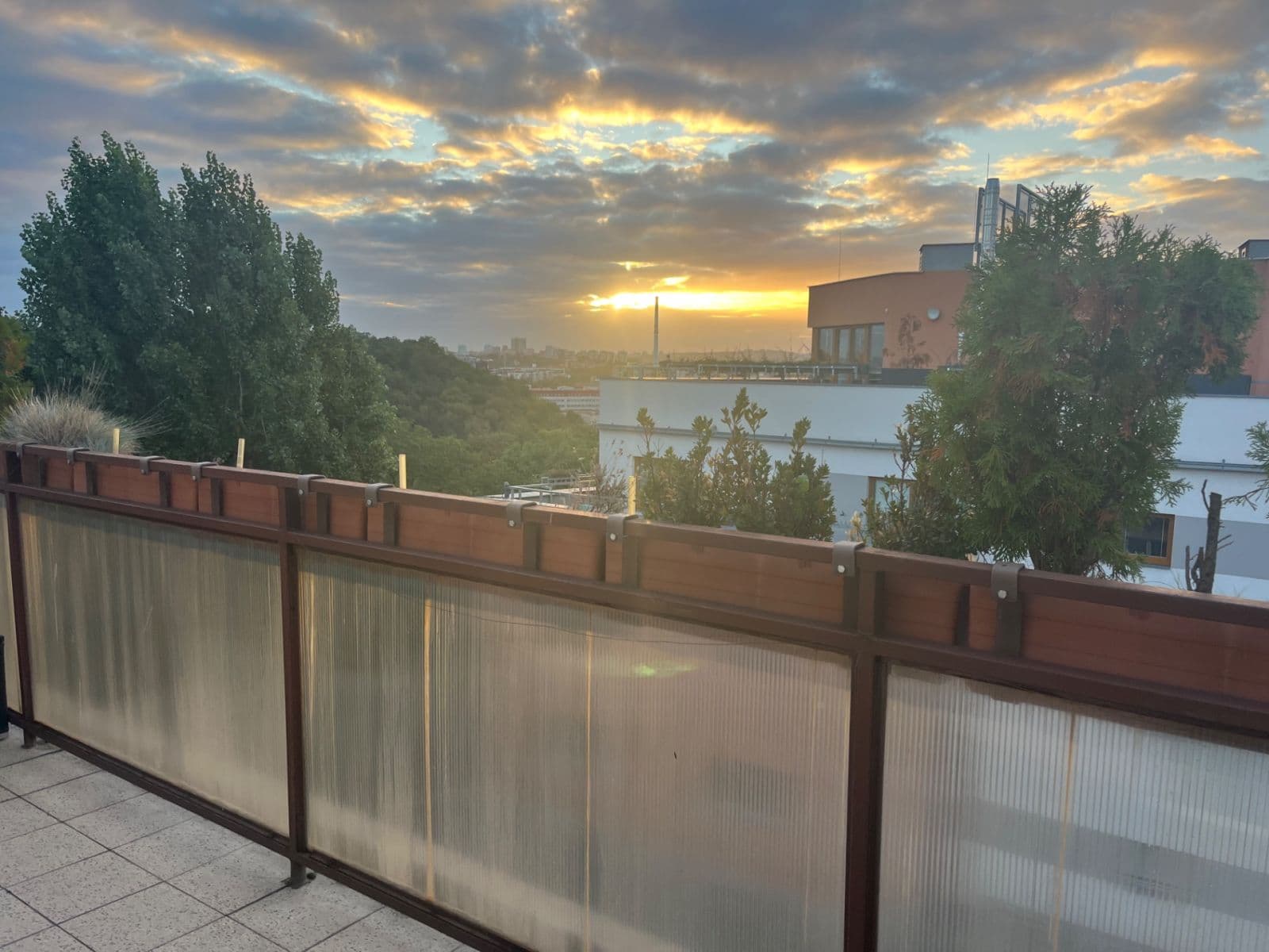 Prenájom bytu 3-izbový 70 m², Zdaru, Praha, Praha Prenájom bytu 3-izbový 70 m², Zdaru, Praha, Praha