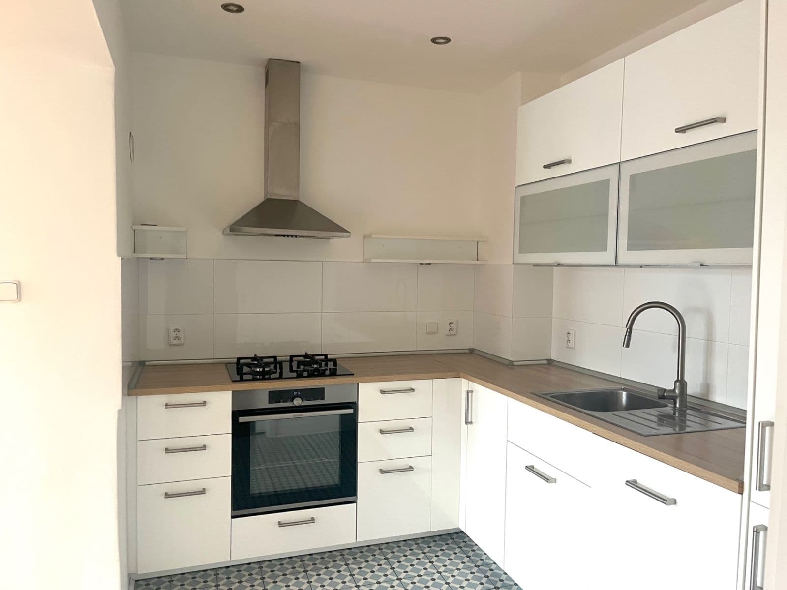 Prenájom bytu 3-izbový 70 m², Zdaru, Praha, Praha Prenájom bytu 3-izbový 70 m², Zdaru, Praha, Praha