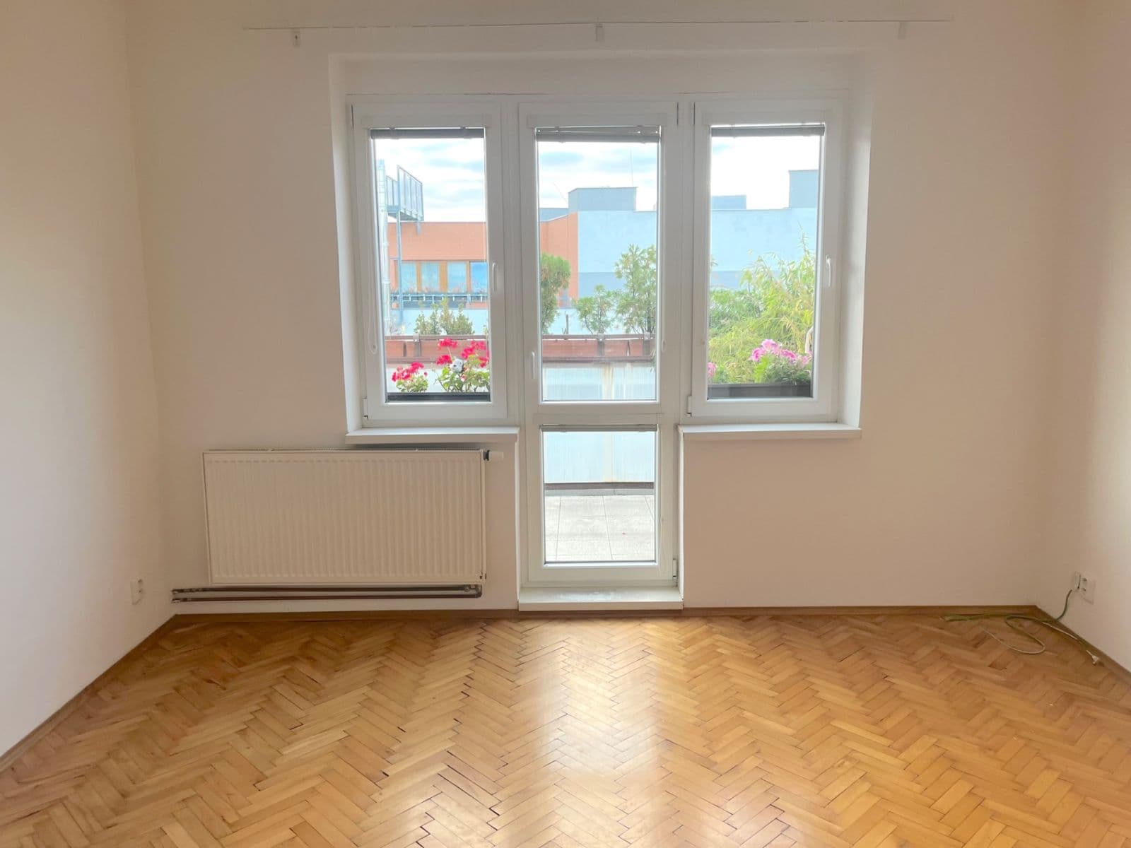 Prenájom bytu 3-izbový 70 m², Zdaru, Praha, Praha Prenájom bytu 3-izbový 70 m², Zdaru, Praha, Praha