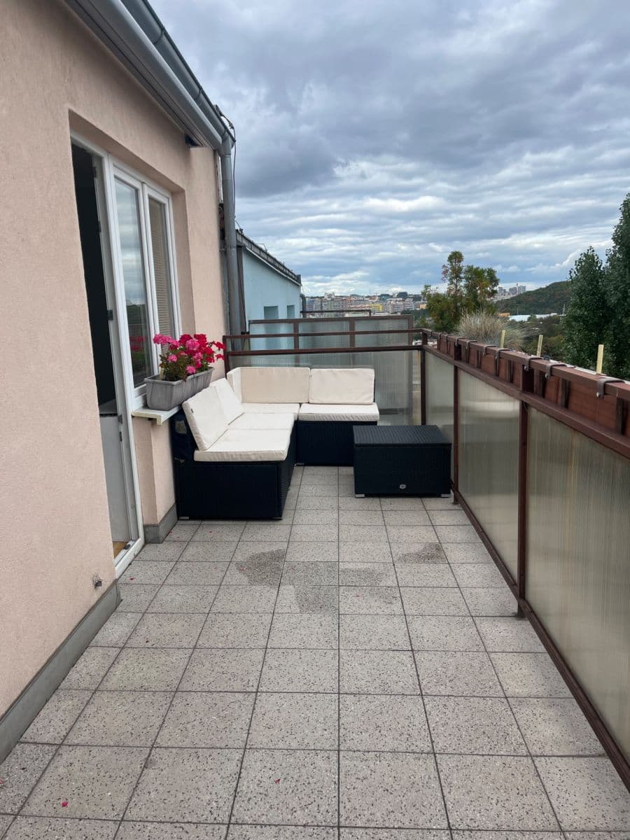 Prenájom bytu 3-izbový 70 m², Zdaru, Praha, Praha Prenájom bytu 3-izbový 70 m², Zdaru, Praha, Praha