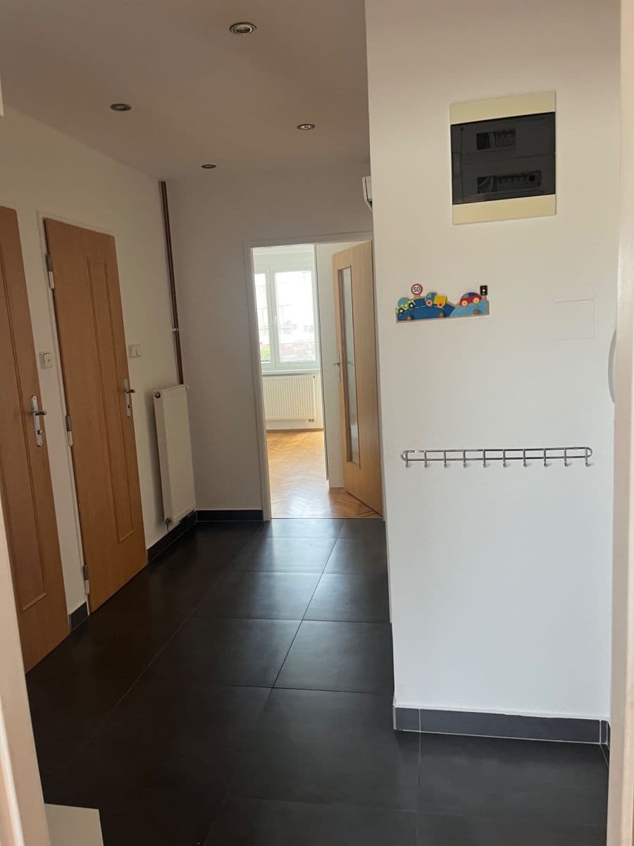Prenájom bytu 3-izbový 70 m², Zdaru, Praha, Praha Prenájom bytu 3-izbový 70 m², Zdaru, Praha, Praha