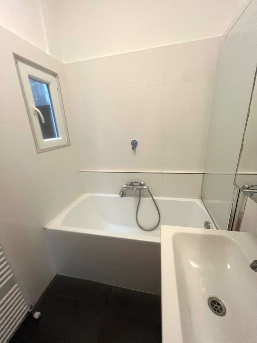 Prenájom bytu 3-izbový 70 m², Zdaru, Praha, Praha Prenájom bytu 3-izbový 70 m², Zdaru, Praha, Praha