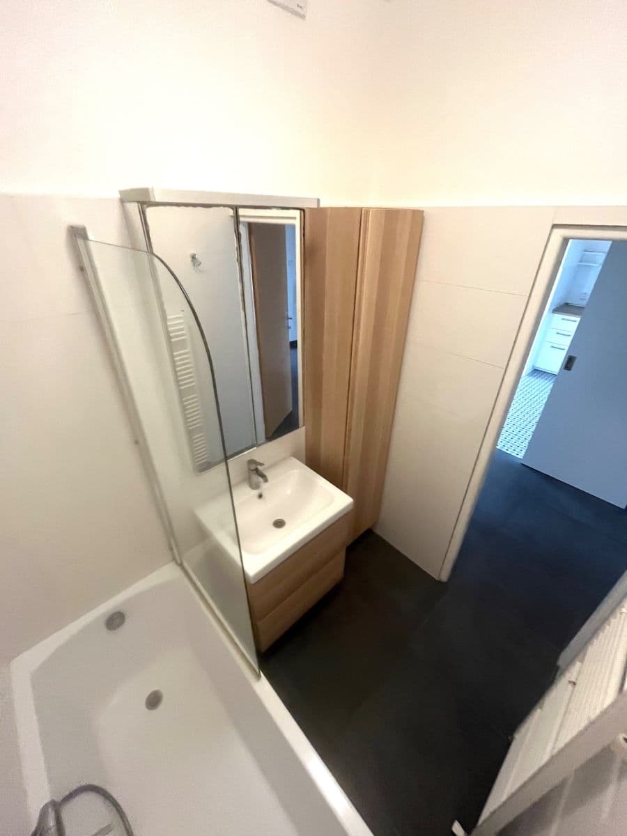 Prenájom bytu 3-izbový 70 m², Zdaru, Praha, Praha Prenájom bytu 3-izbový 70 m², Zdaru, Praha, Praha