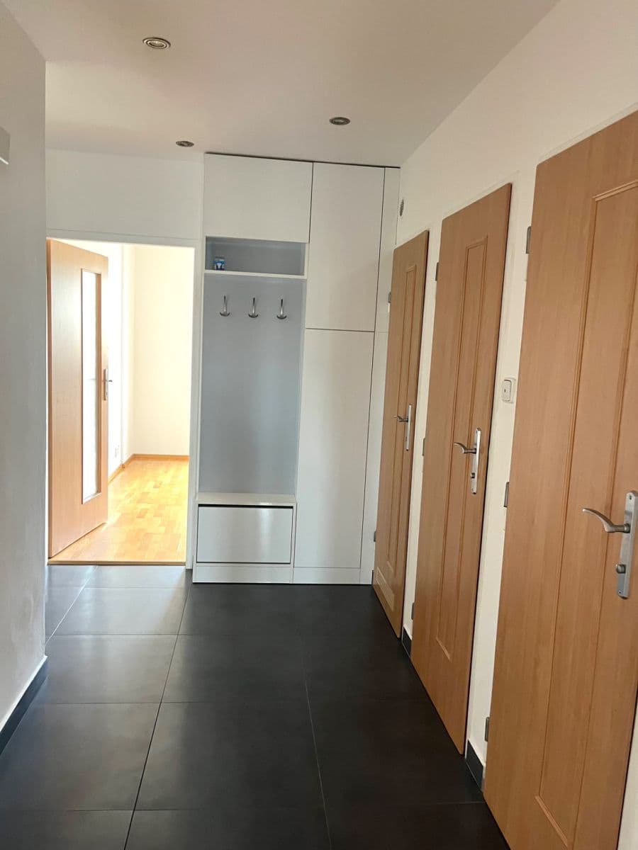 Prenájom bytu 3-izbový 70 m², Zdaru, Praha, Praha Prenájom bytu 3-izbový 70 m², Zdaru, Praha, Praha
