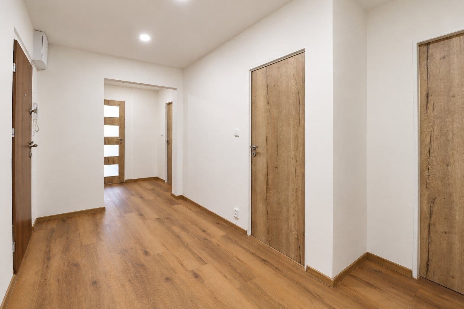 Prenájom bytu 3-izbový 76 m², Kopřivnická, Praha, Praha Prenájom bytu 3-izbový 76 m², Kopřivnická, Praha, Praha