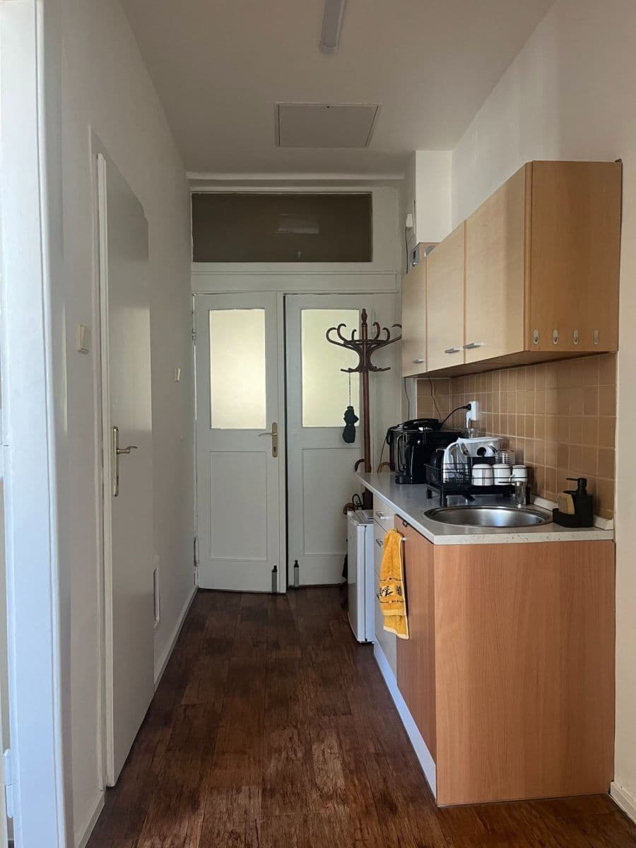 Prenájom kancelárie 13 m², Národní, Praha, Praha Prenájom kancelárie 13 m², Národní, Praha, Praha