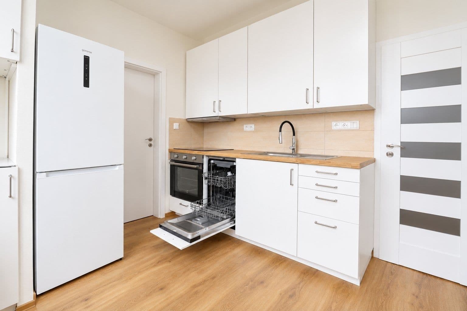 Prenájom bytu 3-izbový 78 m², Voskovcova, Praha, Praha Prenájom bytu 3-izbový 78 m², Voskovcova, Praha, Praha