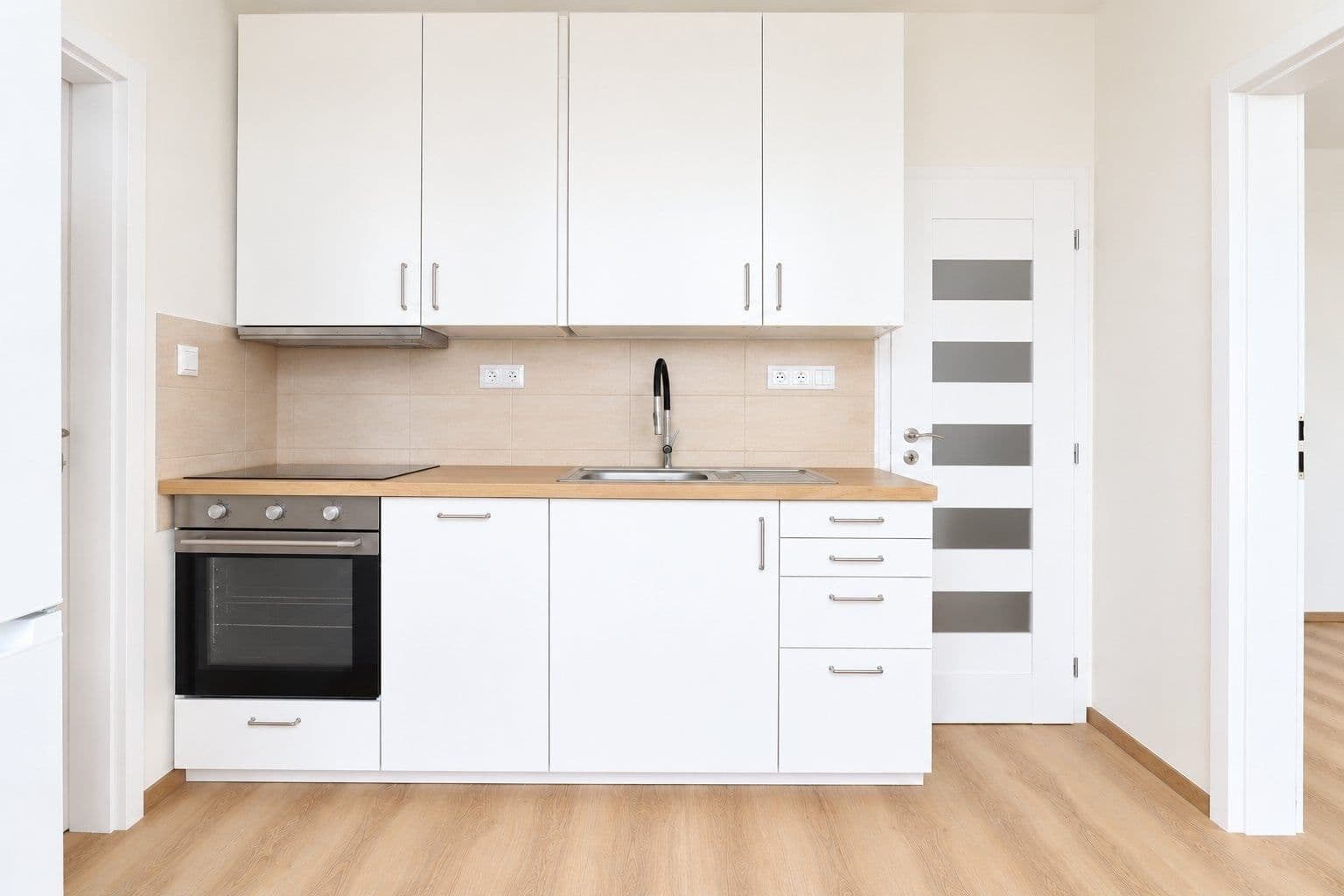Prenájom bytu 3-izbový 78 m², Voskovcova, Praha, Praha Prenájom bytu 3-izbový 78 m², Voskovcova, Praha, Praha