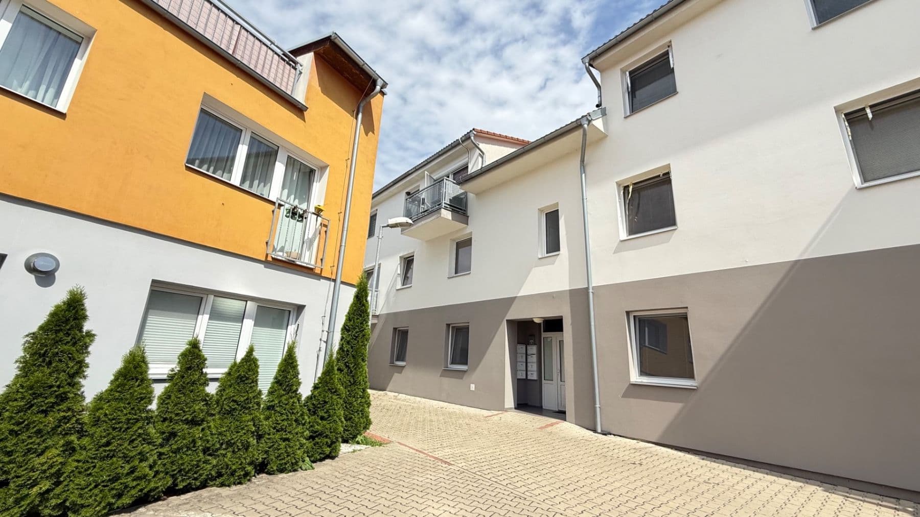 Predaj bytu 3-izbový 60 m², Břežany II, Středočeský kraj Predaj bytu 3-izbový 60 m², Břežany II, Středočeský kraj