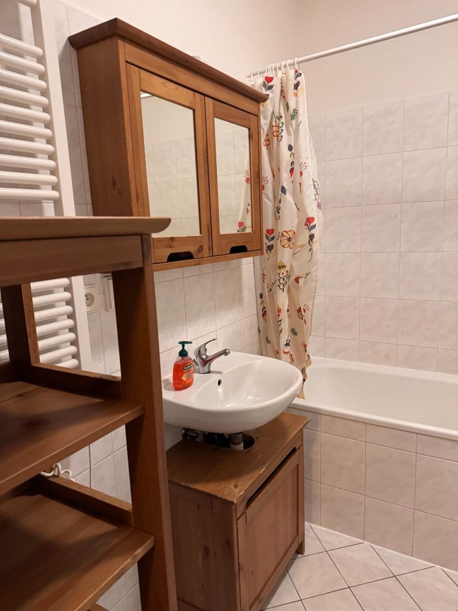 Prenájom bytu 1-izbový 36 m², Novovysočanská, Praha, Praha Prenájom bytu 1-izbový 36 m², Novovysočanská, Praha, Praha