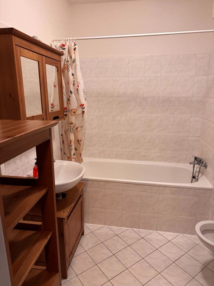 Prenájom bytu 1-izbový 36 m², Novovysočanská, Praha, Praha Prenájom bytu 1-izbový 36 m², Novovysočanská, Praha, Praha