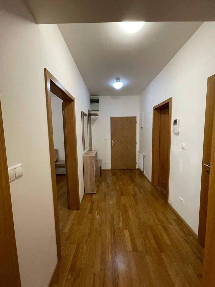 Predaj bytu 2-izbový 58 m², Pod Dvorem, Praha, Praha Predaj bytu 2-izbový 58 m², Pod Dvorem, Praha, Praha