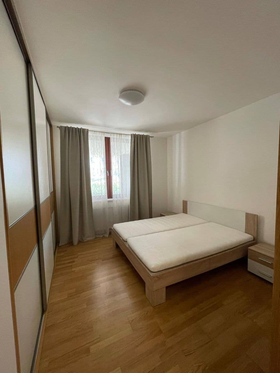 Predaj bytu 2-izbový 58 m², Pod Dvorem, Praha, Praha Predaj bytu 2-izbový 58 m², Pod Dvorem, Praha, Praha