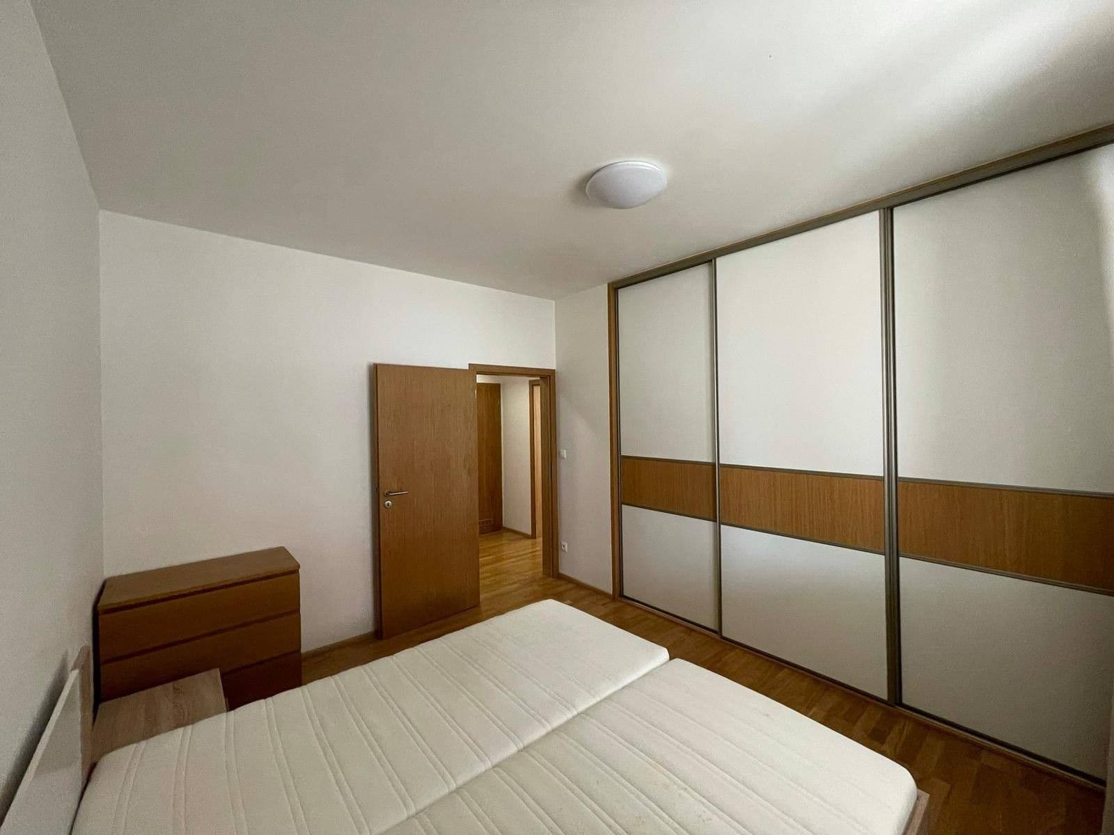 Predaj bytu 2-izbový 58 m², Pod Dvorem, Praha, Praha Predaj bytu 2-izbový 58 m², Pod Dvorem, Praha, Praha