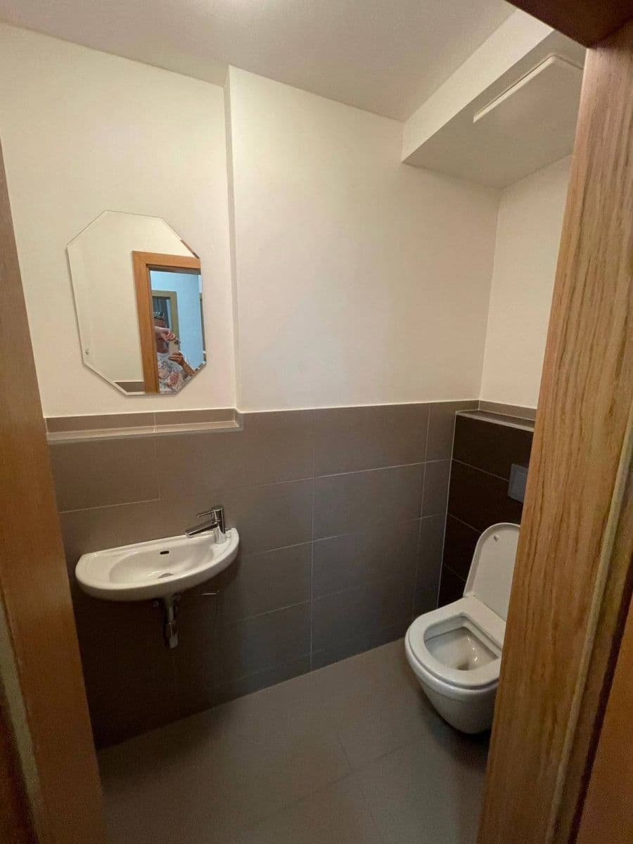 Predaj bytu 2-izbový 58 m², Pod Dvorem, Praha, Praha Predaj bytu 2-izbový 58 m², Pod Dvorem, Praha, Praha