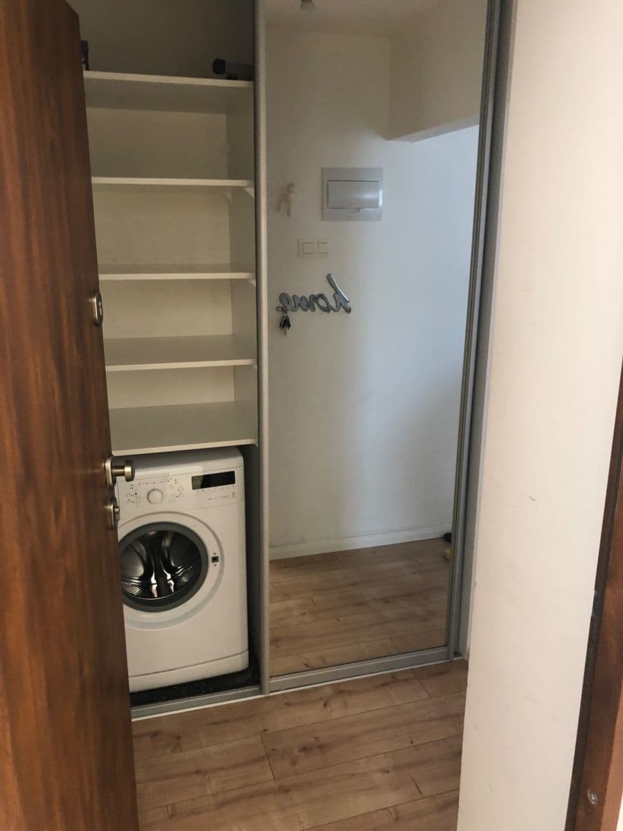 Prenájom bytu 2-izbový 33 m², Pluhová, Nové Mesto, Bratislavský kraj Prenájom bytu 2-izbový 33 m², Pluhová, Nové Mesto, Bratislavský kraj
