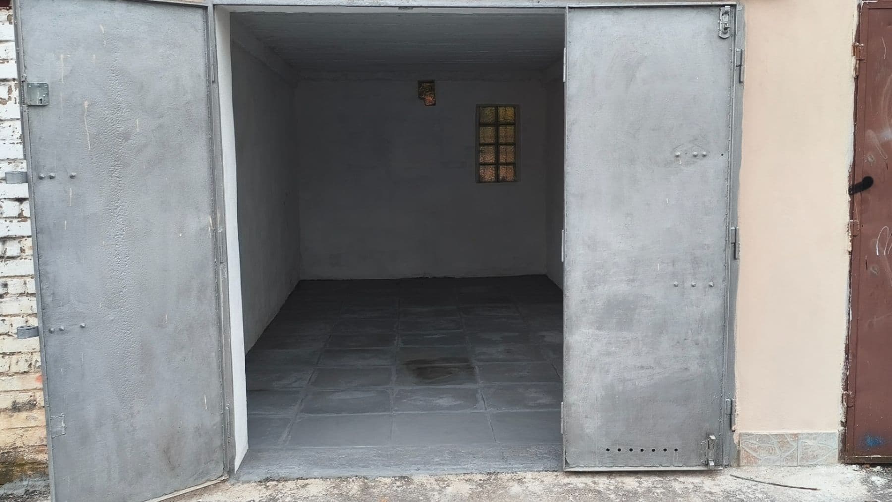 Prenájom garáže 16 m², Praha, Praha Prenájom garáže 16 m², Praha, Praha