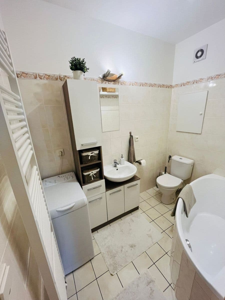 Prenájom bytu 2-izbový 37 m², Felklova, Roztoky, Středočeský kraj Prenájom bytu 2-izbový 37 m², Felklova, Roztoky, Středočeský kraj