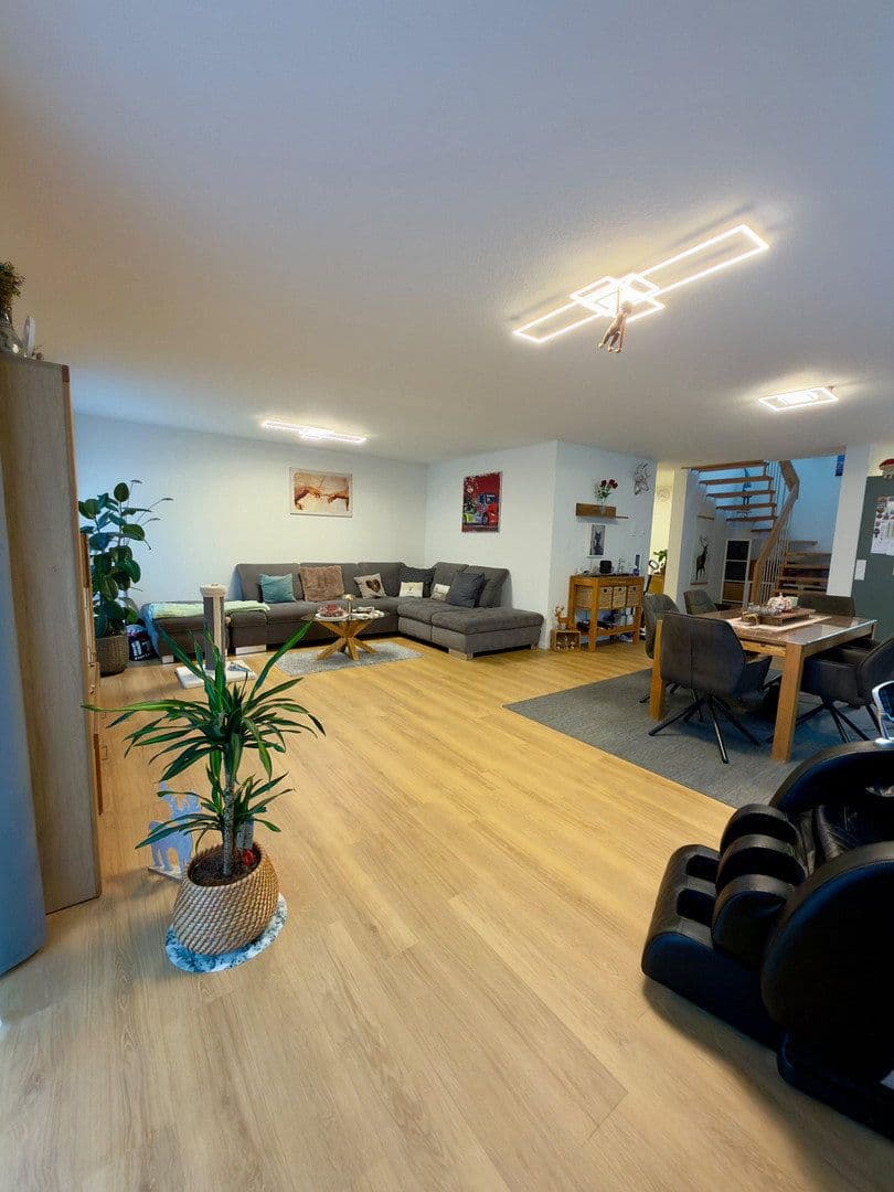 Prenájom bytu 4-izbový 118 m², Bühler Seite 48, Bühl, Bádensko-Wurttembersko Prenájom bytu 4-izbový 118 m², Bühler Seite 48, Bühl, Bádensko-Wurttembersko