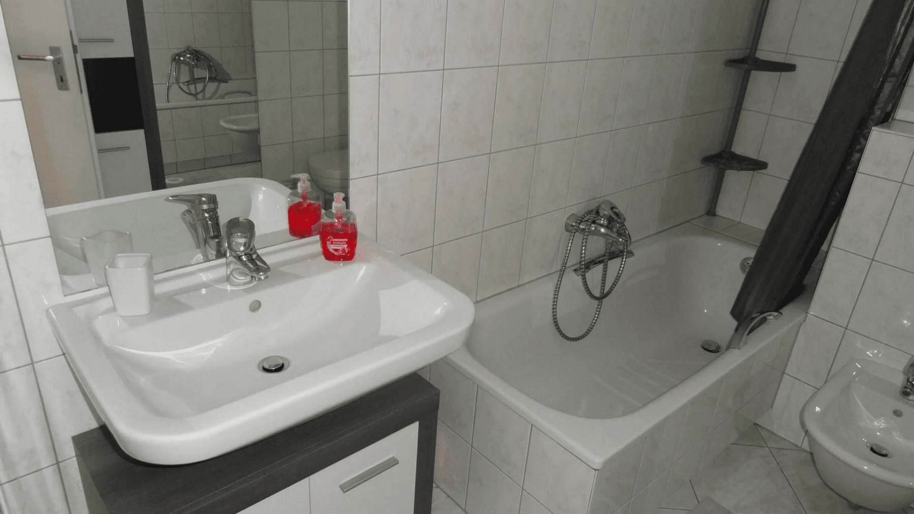 Prenájom bytu 2-izbový 67 m², Frankfurt am Main, Hesensko Prenájom bytu 2-izbový 67 m², Frankfurt am Main, Hesensko