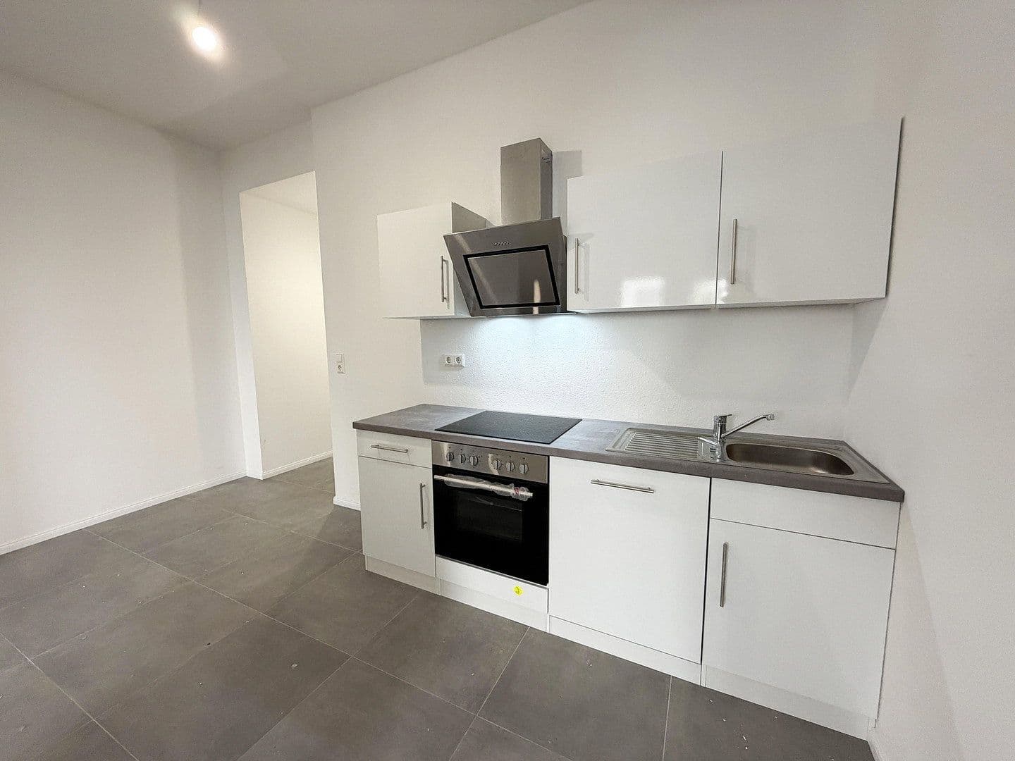 Prenájom bytu 1-izbový 30 m², Stuttgart, Bádensko-Wurttembersko Prenájom bytu 1-izbový 30 m², Stuttgart, Bádensko-Wurttembersko