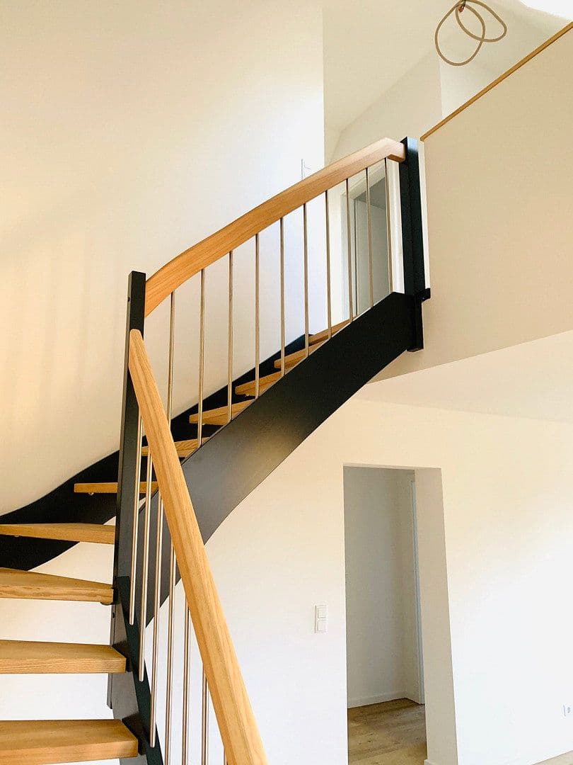 Prenájom bytu 3-izbový 131 m², Hindenburgsstr. 30, Langenhagen, Dolné Sasko Prenájom bytu 3-izbový 131 m², Hindenburgsstr. 30, Langenhagen, Dolné Sasko