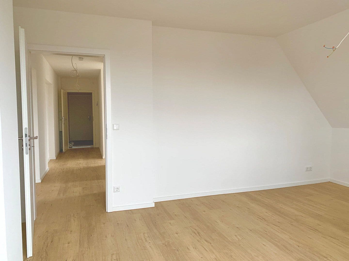 Prenájom bytu 3-izbový 131 m², Hindenburgsstr. 30, Langenhagen, Dolné Sasko Prenájom bytu 3-izbový 131 m², Hindenburgsstr. 30, Langenhagen, Dolné Sasko