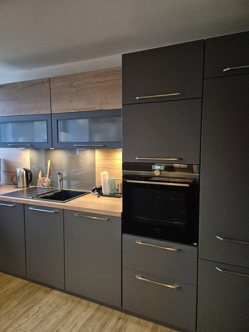 Prenájom bytu 3-izbový 131 m², Hindenburgsstr. 30, Langenhagen, Dolné Sasko Prenájom bytu 3-izbový 131 m², Hindenburgsstr. 30, Langenhagen, Dolné Sasko
