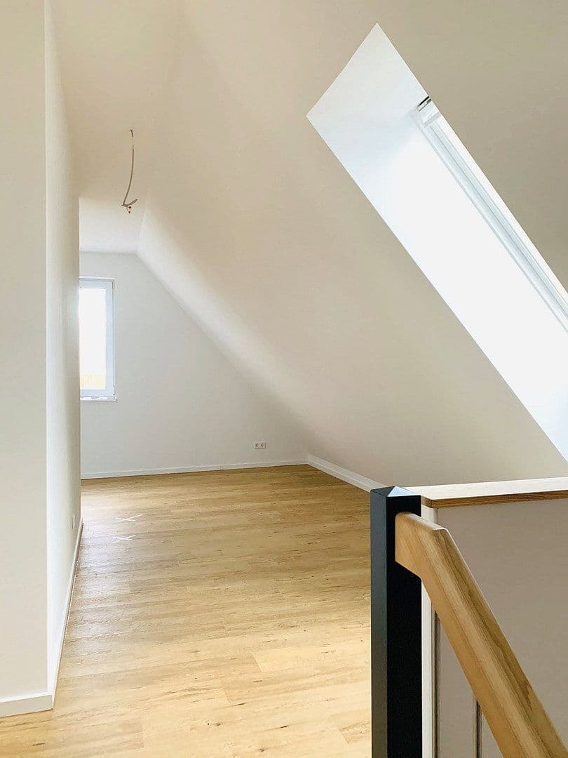 Prenájom bytu 3-izbový 131 m², Hindenburgsstr. 30, Langenhagen, Dolné Sasko Prenájom bytu 3-izbový 131 m², Hindenburgsstr. 30, Langenhagen, Dolné Sasko