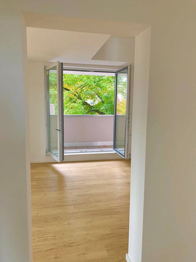 Prenájom bytu 3-izbový 131 m², Hindenburgsstr. 30, Langenhagen, Dolné Sasko Prenájom bytu 3-izbový 131 m², Hindenburgsstr. 30, Langenhagen, Dolné Sasko
