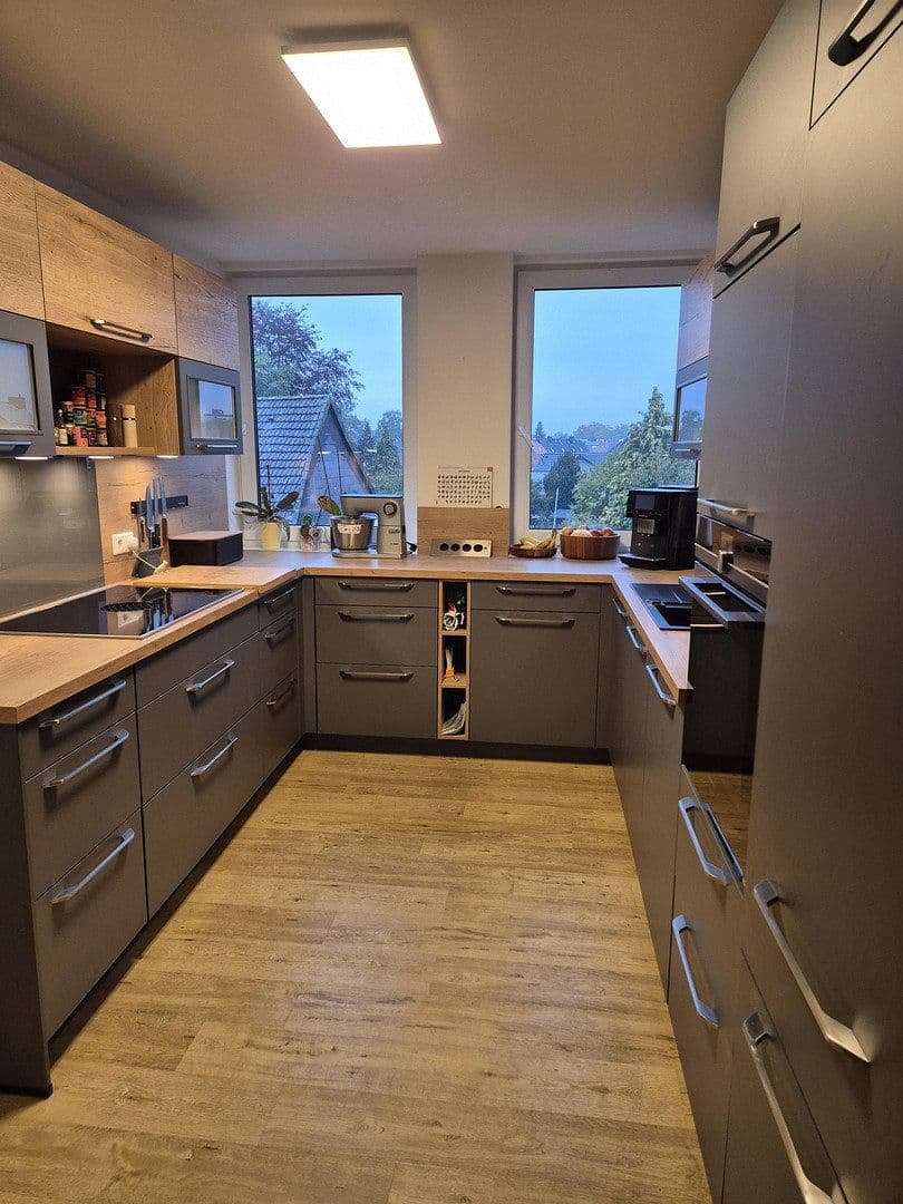 Prenájom bytu 3-izbový 131 m², Hindenburgsstr. 30, Langenhagen, Dolné Sasko Prenájom bytu 3-izbový 131 m², Hindenburgsstr. 30, Langenhagen, Dolné Sasko
