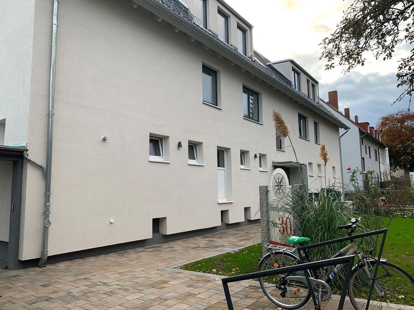 Prenájom bytu 3-izbový 131 m², Hindenburgsstr. 30, Langenhagen, Dolné Sasko Prenájom bytu 3-izbový 131 m², Hindenburgsstr. 30, Langenhagen, Dolné Sasko