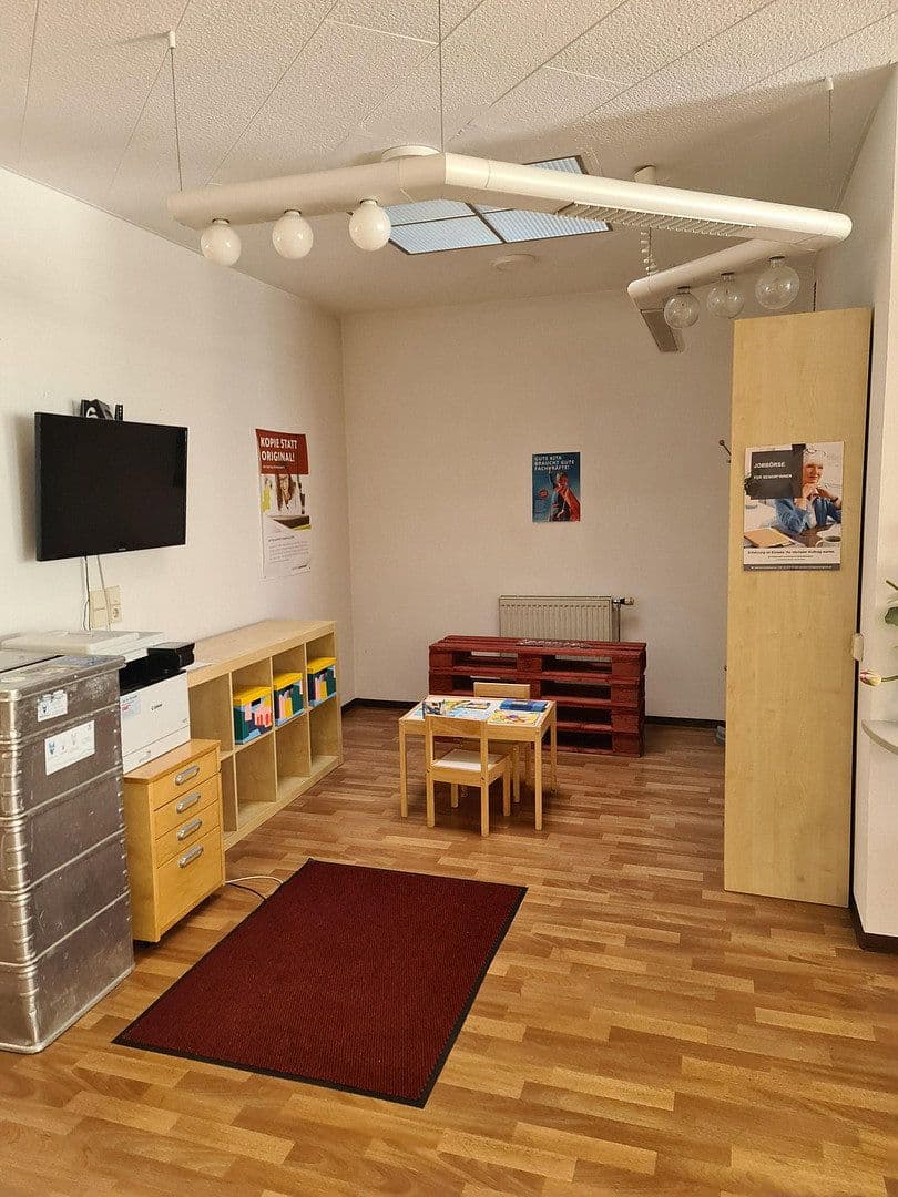 Prenájom kancelárie 209 m², Mannheim, Bádensko-Wurttembersko Prenájom kancelárie 209 m², Mannheim, Bádensko-Wurttembersko