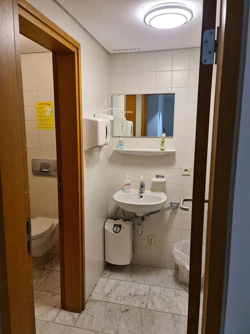 Prenájom kancelárie 209 m², Mannheim, Bádensko-Wurttembersko Prenájom kancelárie 209 m², Mannheim, Bádensko-Wurttembersko
