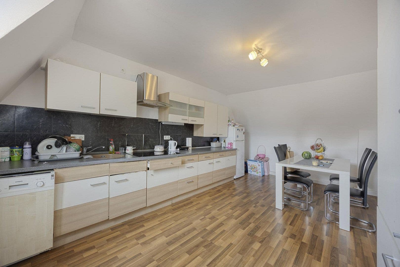 Prenájom bytu 3-izbový 87 m², Braunschweigerstr 20, Gelsenkirchen, Severné Porýnie - Westfálsko Prenájom bytu 3-izbový 87 m², Braunschweigerstr 20, Gelsenkirchen, Severné Porýnie - Westfálsko