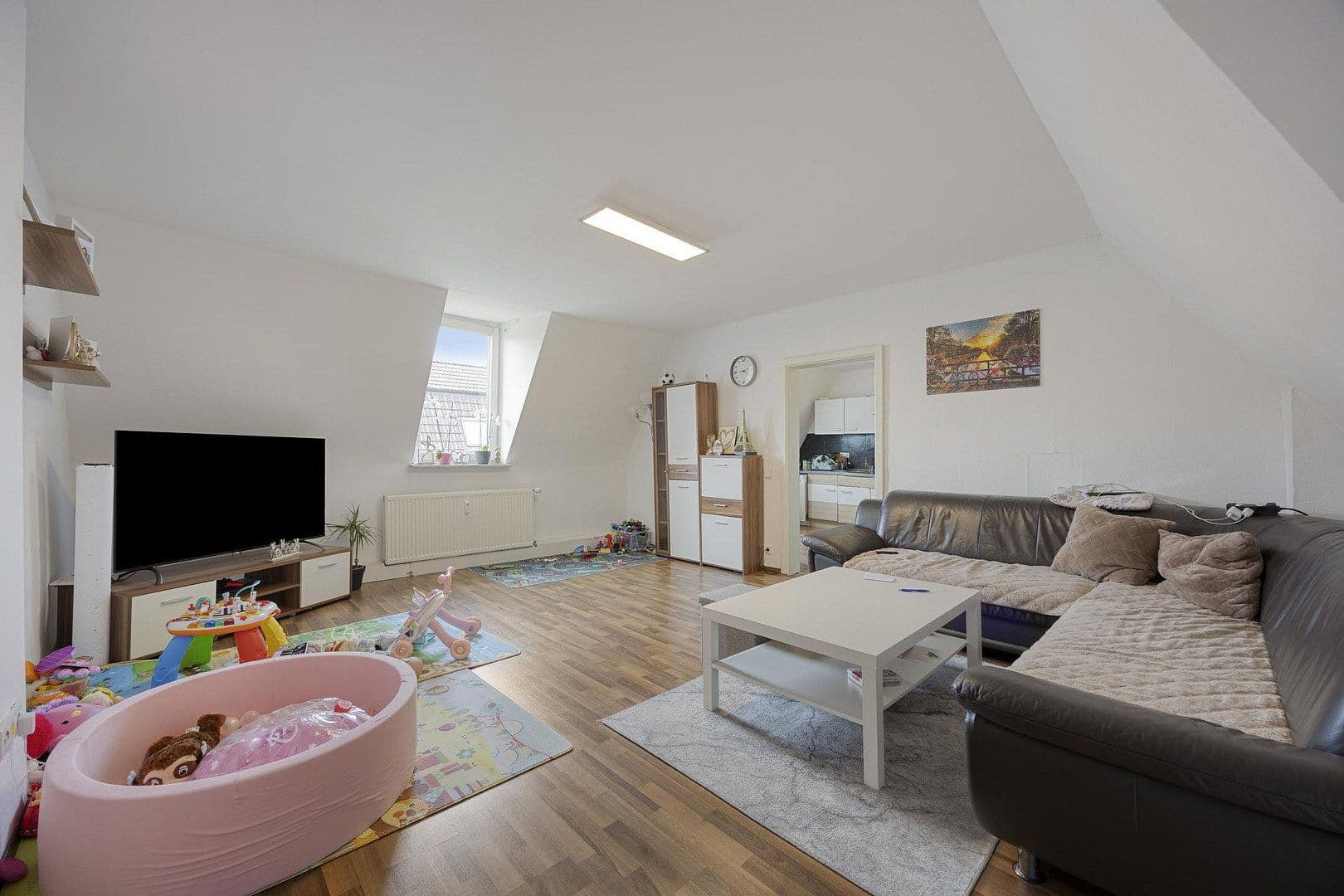 Prenájom bytu 3-izbový 87 m², Braunschweigerstr 20, Gelsenkirchen, Severné Porýnie - Westfálsko Prenájom bytu 3-izbový 87 m², Braunschweigerstr 20, Gelsenkirchen, Severné Porýnie - Westfálsko