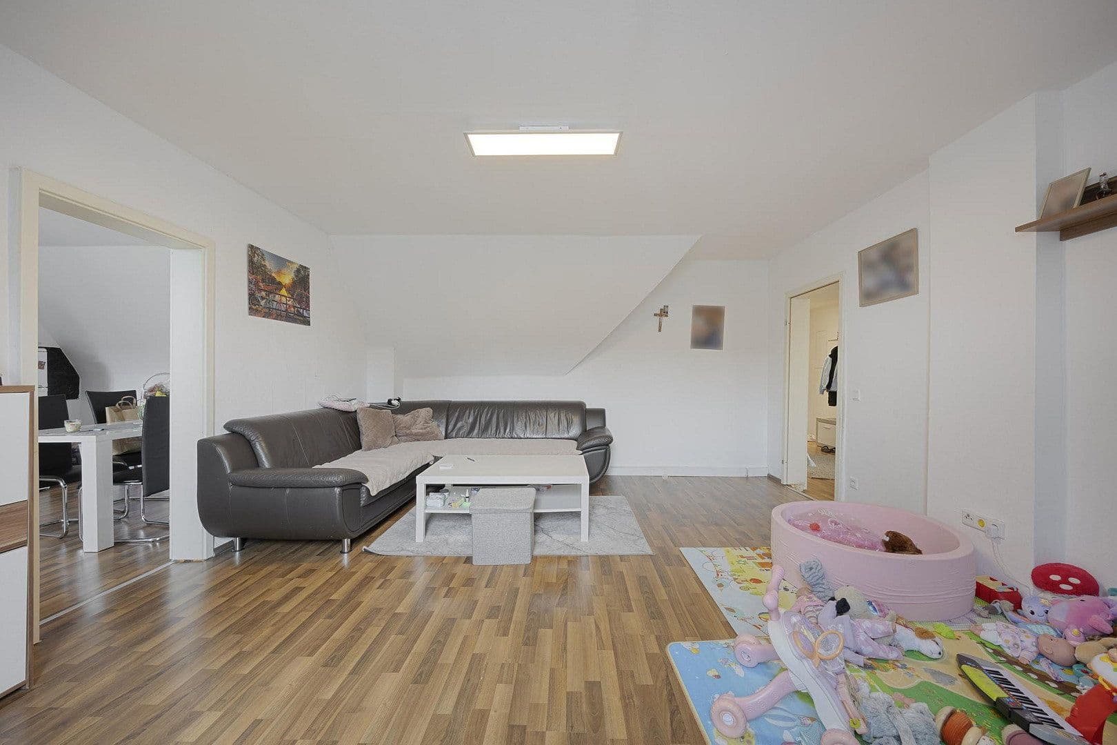 Prenájom bytu 3-izbový 87 m², Braunschweigerstr 20, Gelsenkirchen, Severné Porýnie - Westfálsko Prenájom bytu 3-izbový 87 m², Braunschweigerstr 20, Gelsenkirchen, Severné Porýnie - Westfálsko