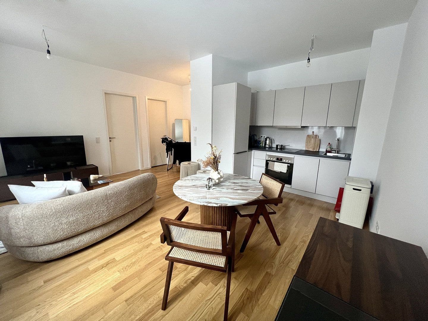 Prenájom bytu 2-izbový 50 m², Pallasstraße 25, Berlin, Berlín Prenájom bytu 2-izbový 50 m², Pallasstraße 25, Berlin, Berlín