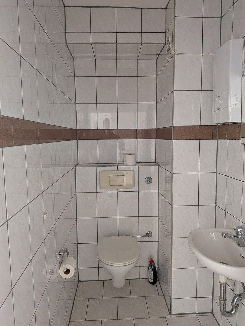 Prenájom bytu 3-izbový 76 m², Rheydter Straße 248, Mönchengladbach, Severné Porýnie - Westfálsko Prenájom bytu 3-izbový 76 m², Rheydter Straße 248, Mönchengladbach, Severné Porýnie - Westfálsko