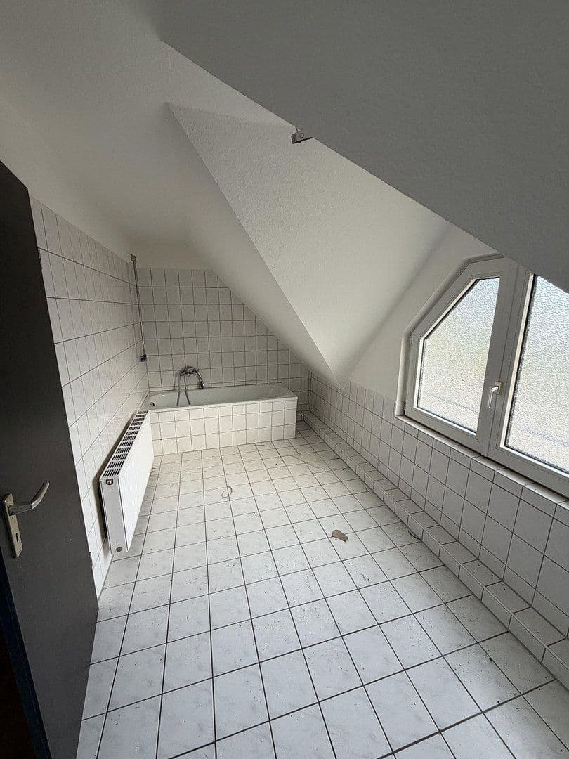 Prenájom domu 97 m², pozemok 150 m², Lützowstr. 139, Solingen, Severné Porýnie - Westfálsko Prenájom domu 97 m², pozemok 150 m², Lützowstr. 139, Solingen, Severné Porýnie - Westfálsko