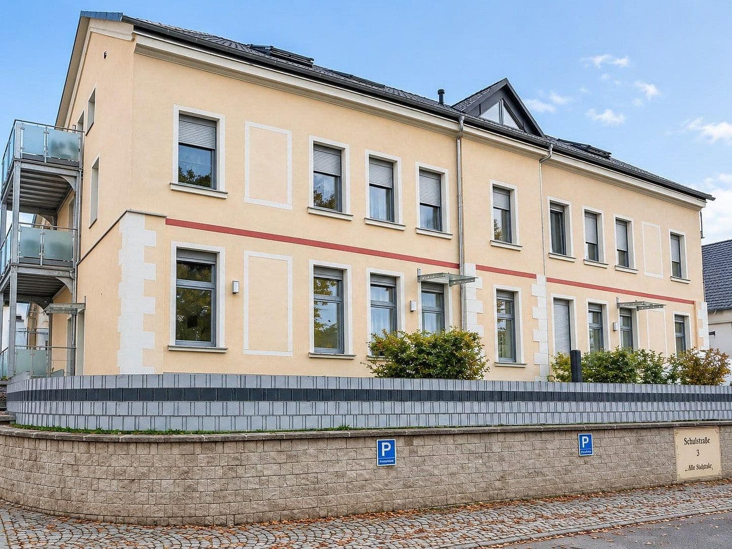 Prenájom bytu 2-izbový 70 m², Schulstraße 3, Langenbernsdorf, Sasko Prenájom bytu 2-izbový 70 m², Schulstraße 3, Langenbernsdorf, Sasko