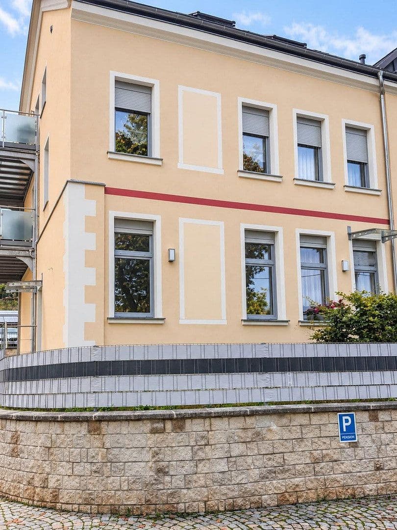 Prenájom bytu 2-izbový 70 m², Schulstraße 3, Langenbernsdorf, Sasko Prenájom bytu 2-izbový 70 m², Schulstraße 3, Langenbernsdorf, Sasko